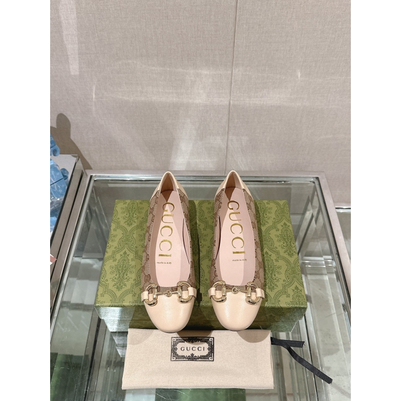 G*u*i flat shoes